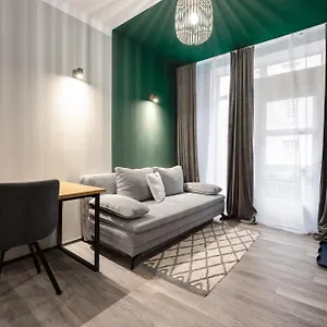 Apartment Modern Living - 3-zimmer - Nord, Ruhige Seitenstrasse, Fusslaeufig Strassenbahn, Nürnberg